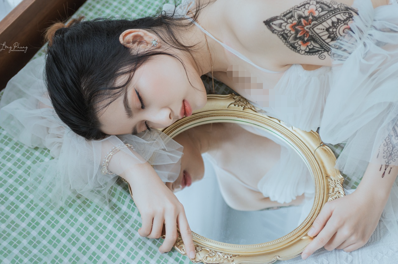 而是要通過(guò)一些行為和表現(xiàn)，讓前任感受到你正在被其他人或事物所吸引，你的世界不再只有他。