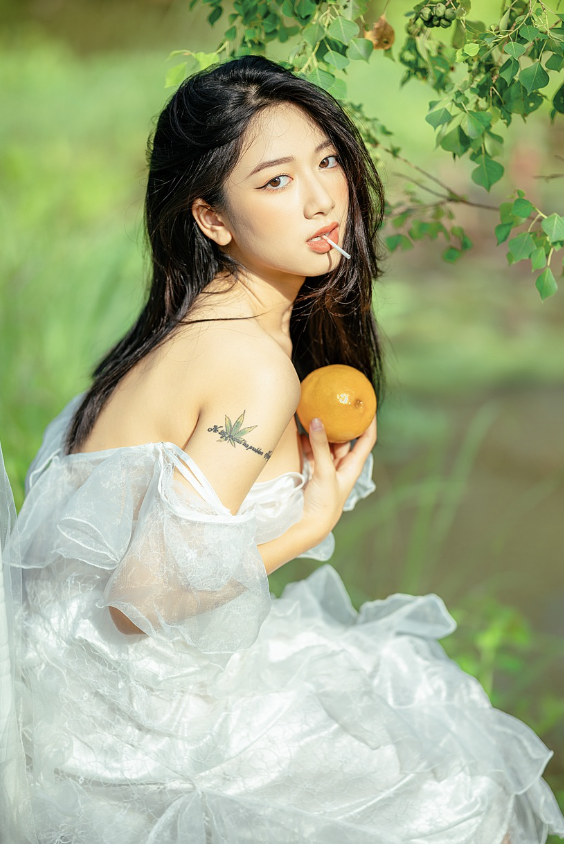 在人際交往中，特別是戀愛(ài)關(guān)系中，保持適當(dāng)?shù)木嚯x感是維系雙方情感熱度與新鮮感的關(guān)鍵。